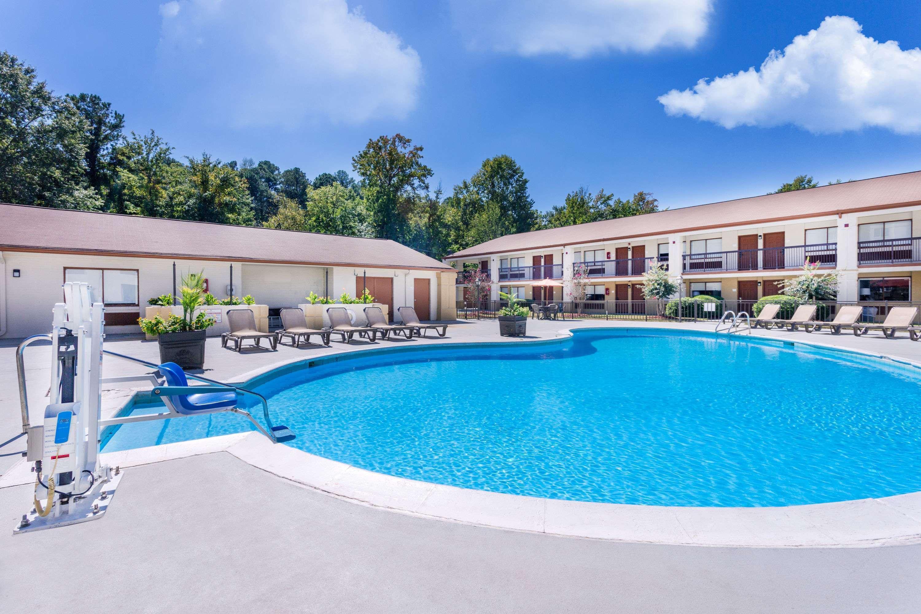 Ramada By Wyndham Tuscaloosa Exterior foto