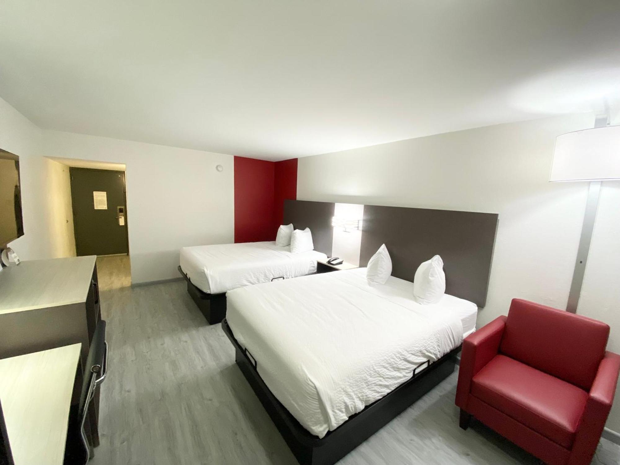 Ramada By Wyndham Tuscaloosa Exterior foto