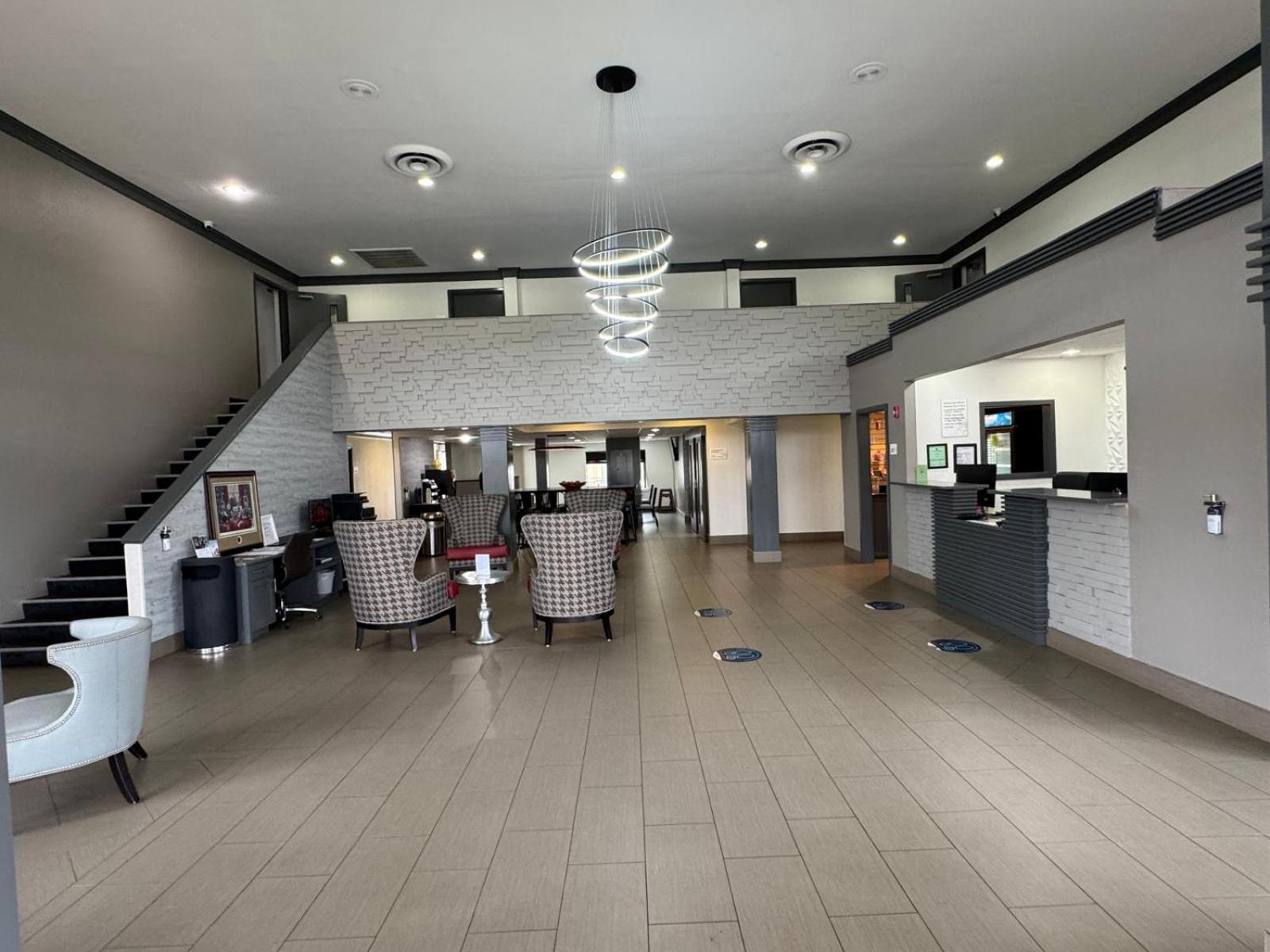 Ramada By Wyndham Tuscaloosa Exterior foto