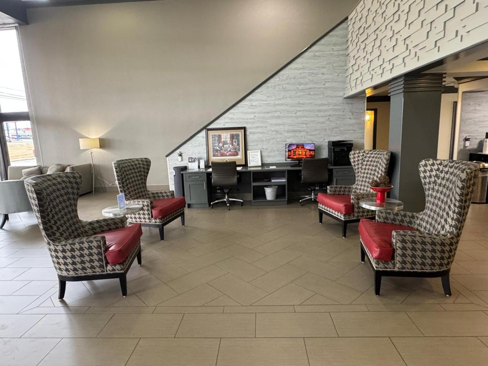 Ramada By Wyndham Tuscaloosa Exterior foto
