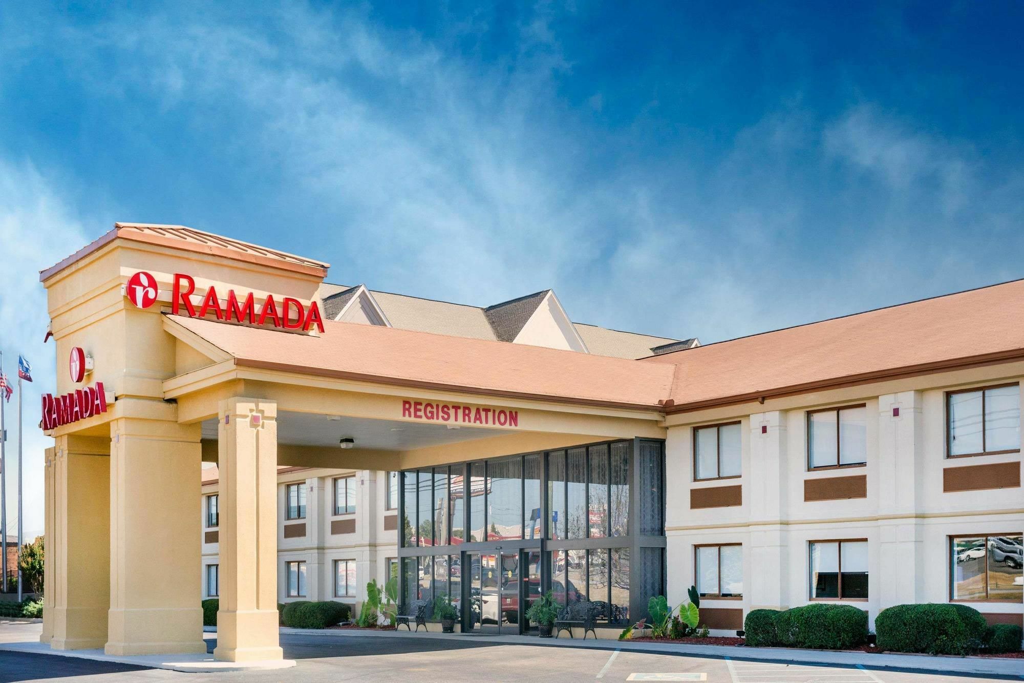 Ramada By Wyndham Tuscaloosa Exterior foto